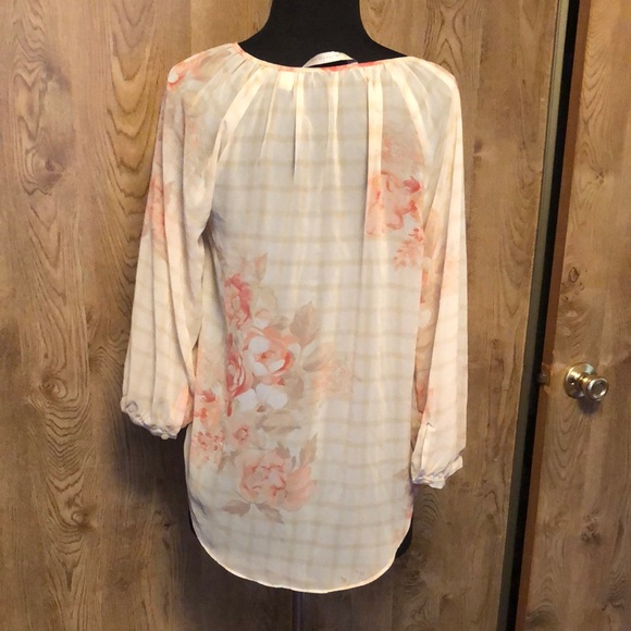 Multicolored Scoop Neck Flutter Sleeve Blouse - Picture 3 of 11